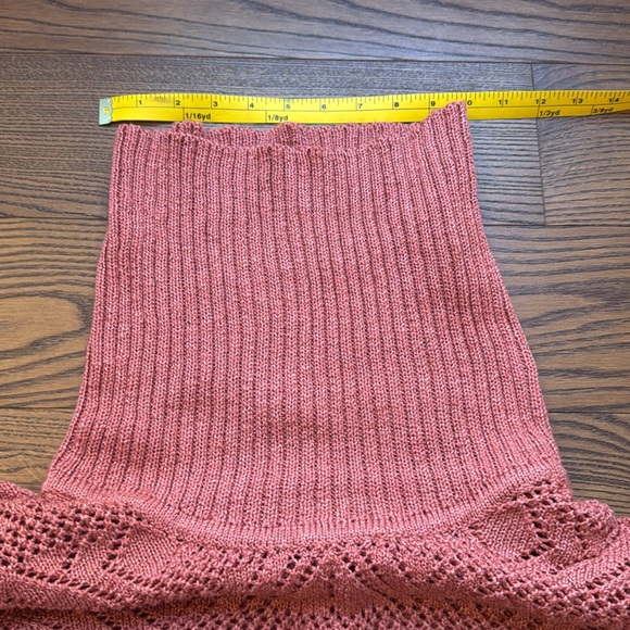 Delicate Pink Turtle Neck - Picture 9 of 10